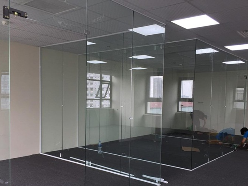 Thi công vách ngăn kính cường lực tại Huế - Giá tốt