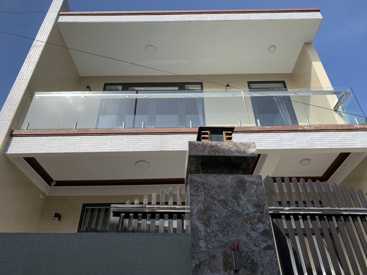 Thi công cửa xingfa nhà số 53/106 Nguyễn Lộ Trạch